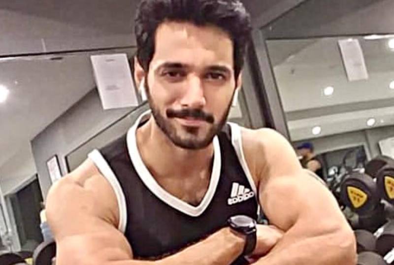 Female fans entranced by Wahaj Ali’s vigorous workout session  