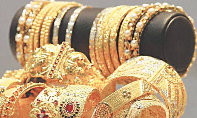 Gold prices remain unchanged in Pakistan despite big fall in int’l market