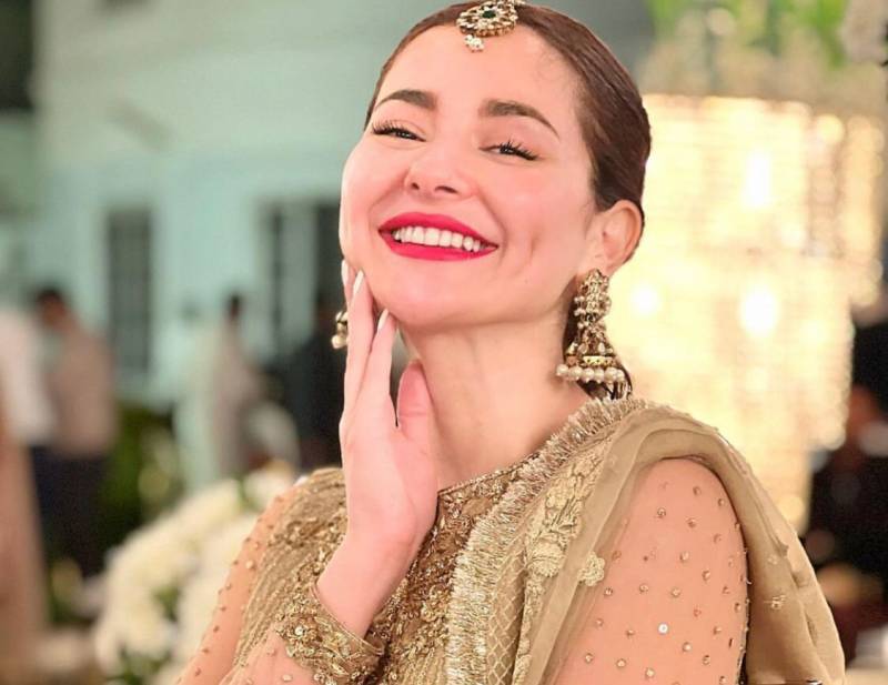 Hania Aamir utterly satisfied with life spotted ‘CHILLING’ with male pal 