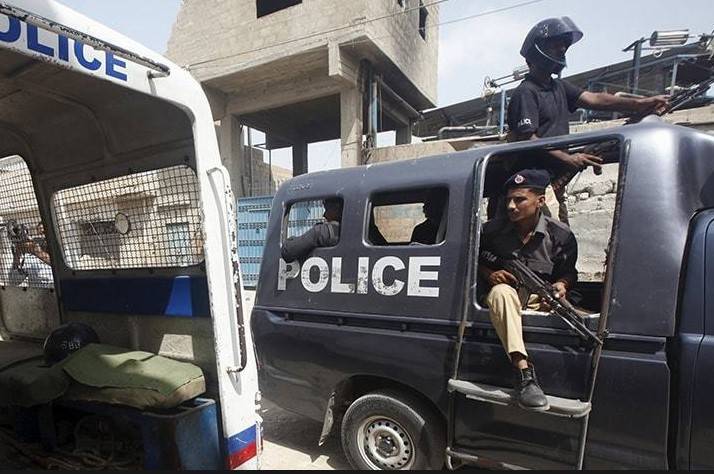 Two cops martyred after dacoits attack patrol van in Kashmore