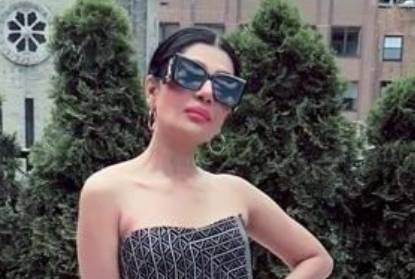 Veteran star Iffat’s latest STEAMY attire dubbed ‘Old wine in new bottle’