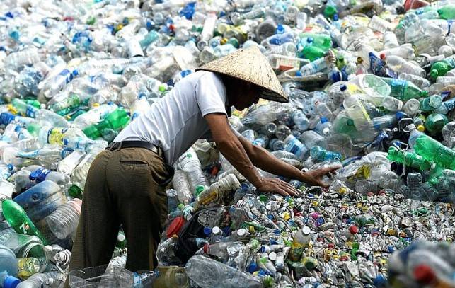 High-stakes talks to end plastic pollution resume