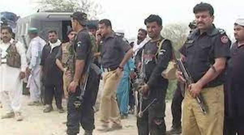 ‘Notorious’ dacoits gang surrenders to police in Rajanpur operation