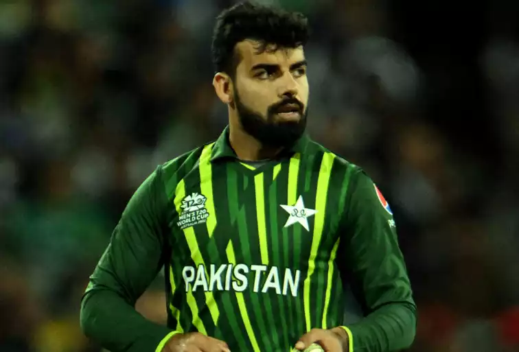 Shadab Khan sustains injury in debut match for Sussex