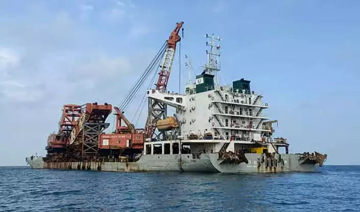 Malaysia searches Chinese ship suspected of looting WWII wrecks