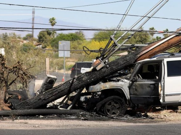 4 labourers burnt as their vehicle hits electricity wires in Tangwani