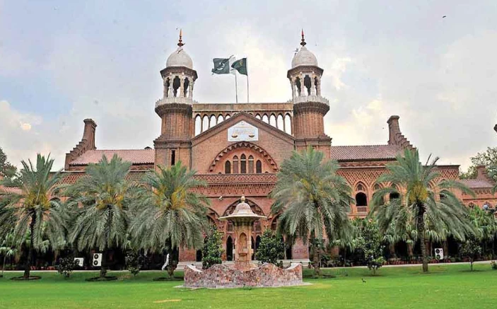 LHC restores Gujrat division, four districts formed by previous Punjab govt