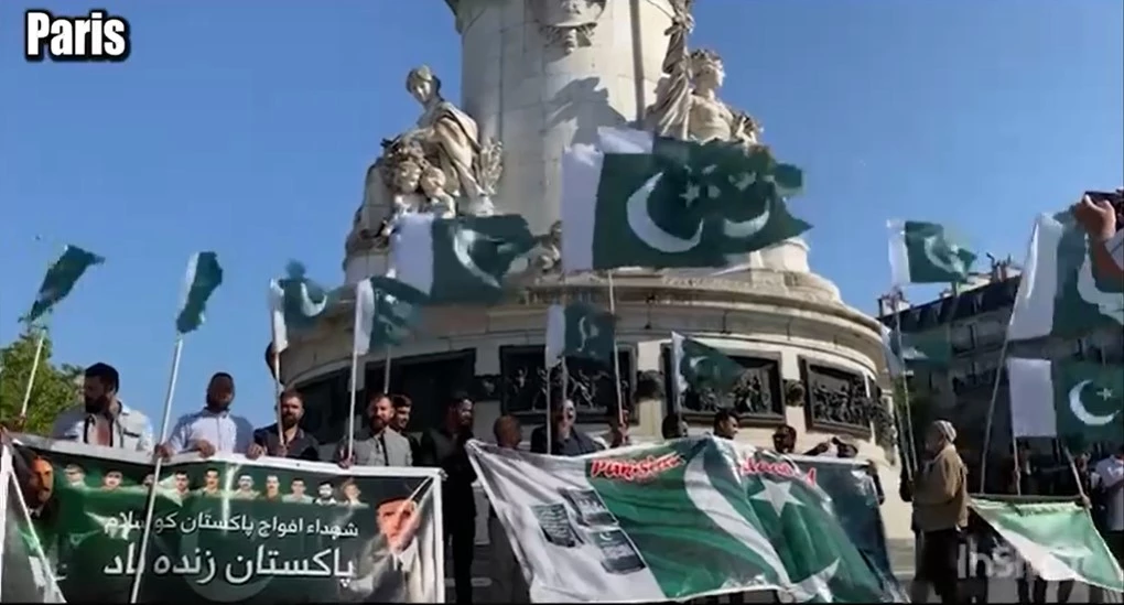 Overseas Pakistanis hold pro-Pak army rallies in France, Belgium