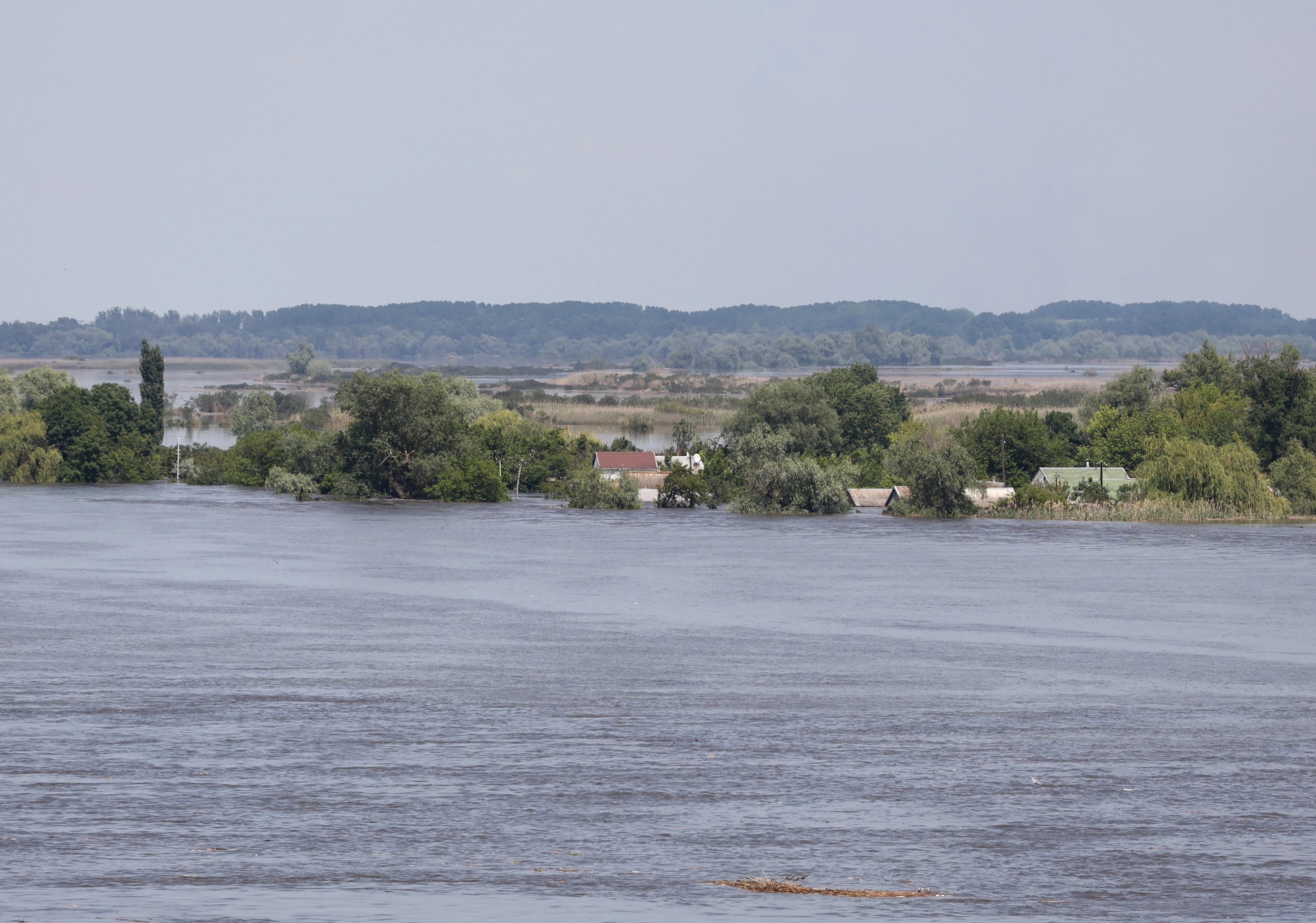 Ukraine evacuates thousands after dam destroyed