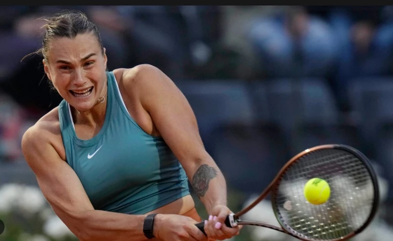 Swiatek in ominous French Open form as Sabalenka targets final