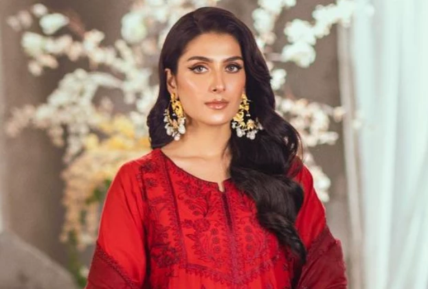 Ayeza Khan looks HASEEN in EID APPROPRIATE red attire