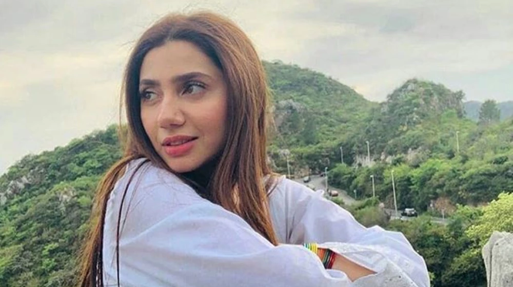 Mahira Khan escapes unhurt in road accident during trip to northern areas