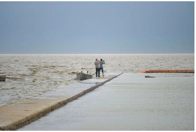 Pakistan spared as Cyclone Biparjoy weakens after slamming into Indian coast