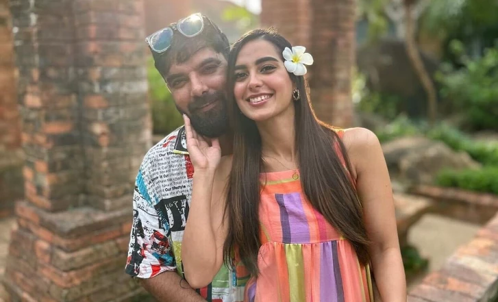 Yasir Hussain showers ‘LOVE’ on wifey Iqra Aziz, Watch Video