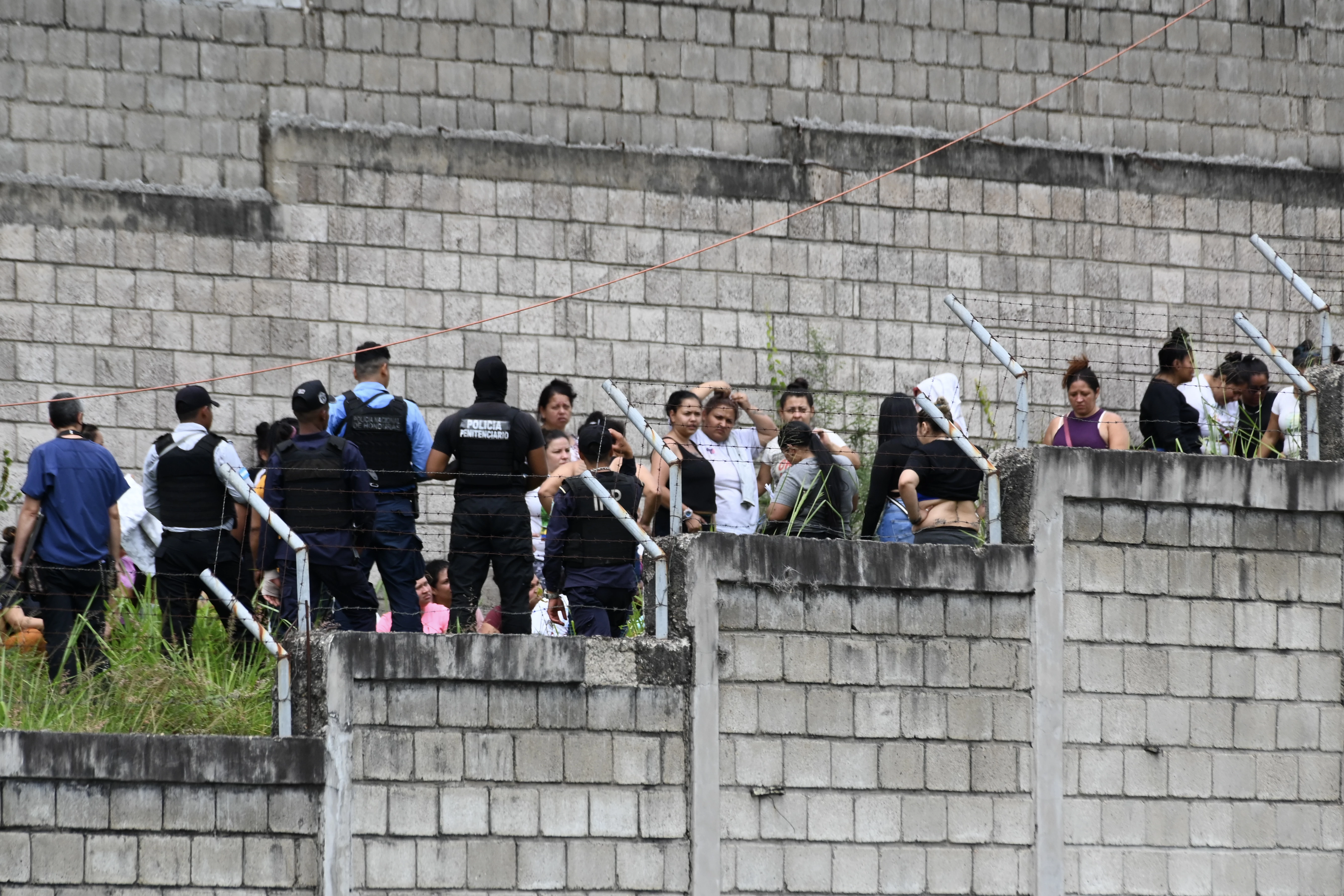 41 dead in gang violence at Honduras women's prison