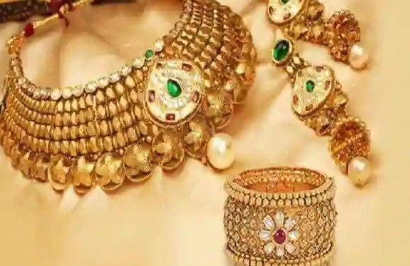 Gold prices further decreased in Pakistan