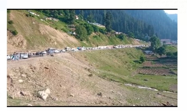 Bridge collapse in Naran causes six-hour traffic jam