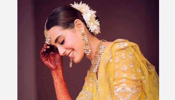 Iqra Aziz henna is perfect inspiration to girls on Eid