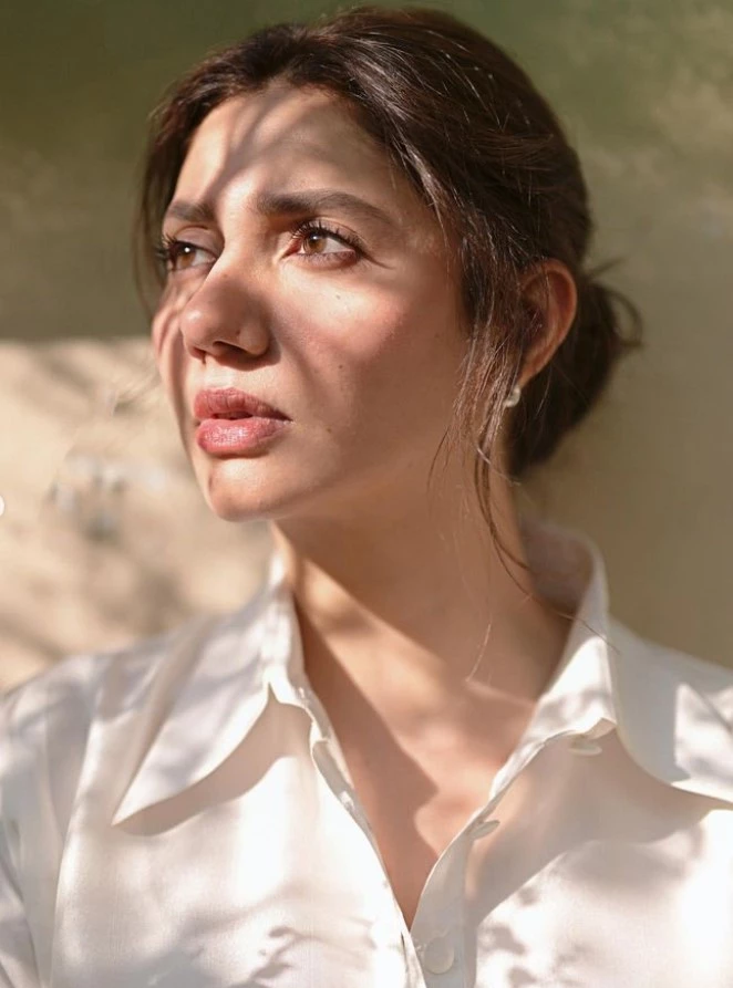 Mahira Khan’s Eid dress up drops fans’ jaws