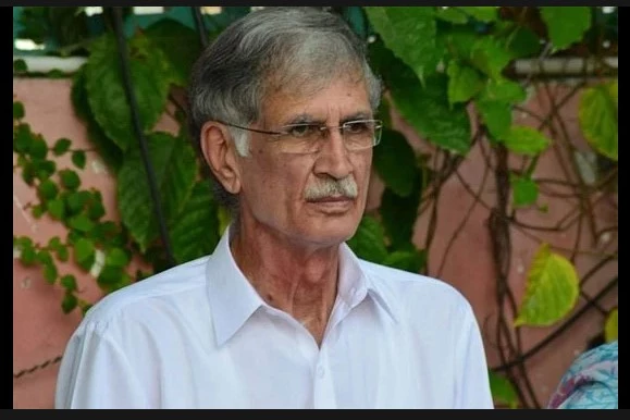 ‘Defiant’ Pervez Khattak chooses not to reply to PTI’s show-cause notice