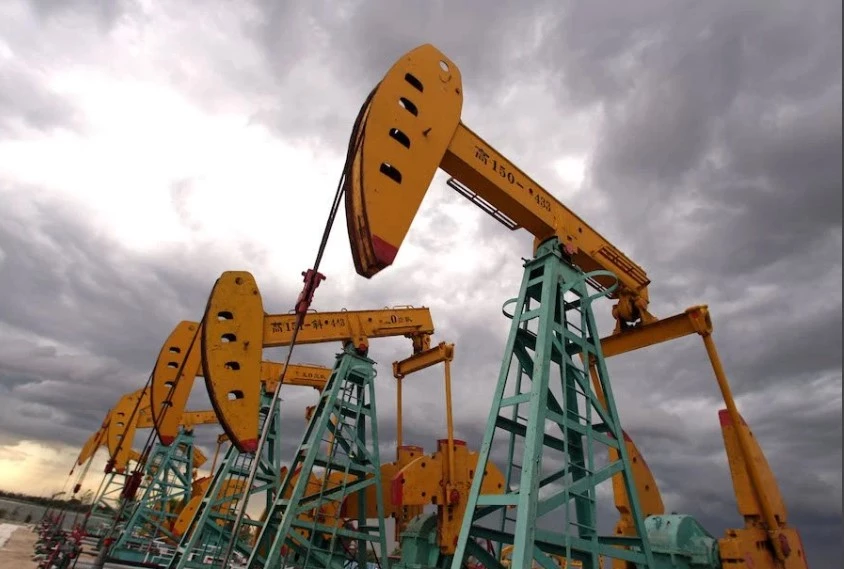 Oil prices fall despite output cuts