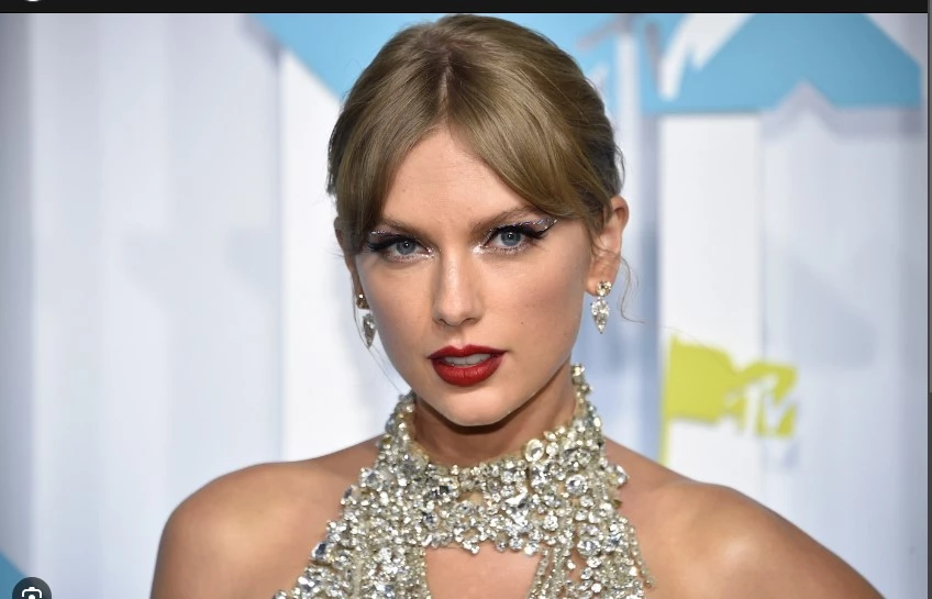 Taylor Swift sprints off after door in stage floor malfunctions