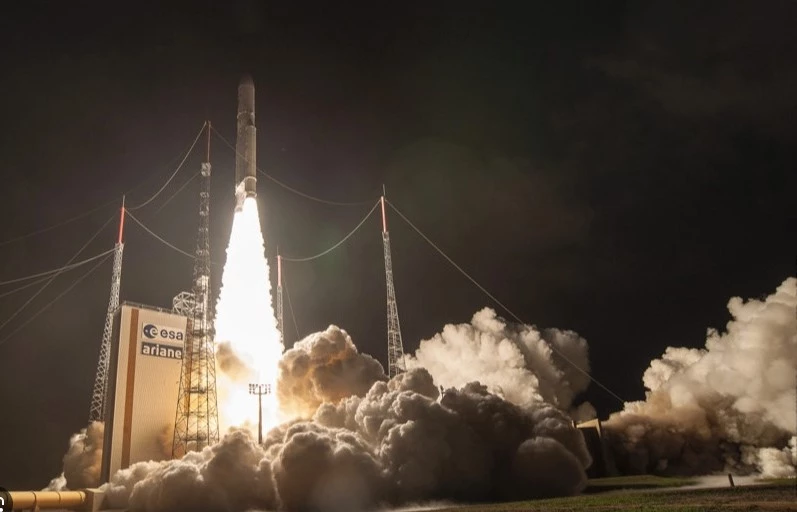 Final Ariane 5 blasts off amid Europe rocket crisis