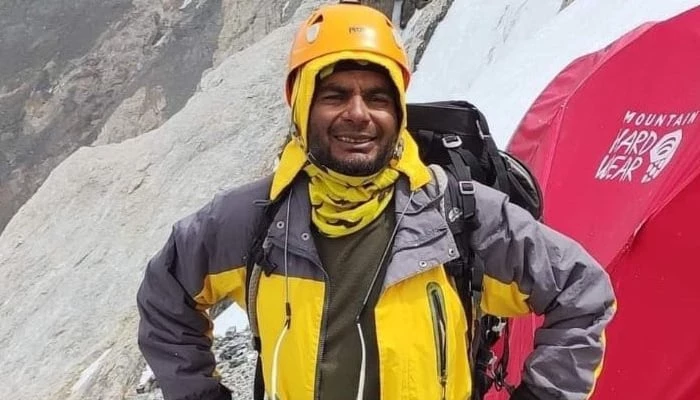 Mountaineer Asif Bhatti reaches base camp of Nanga Parbat