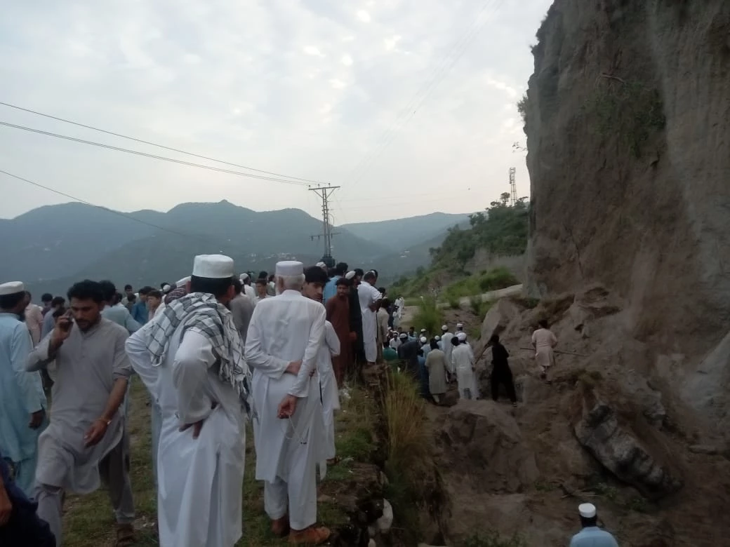 Tragic landslide in Shangla claims lives of eight children