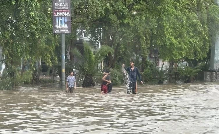 More heavy rains batter Punjab and Sindh cities