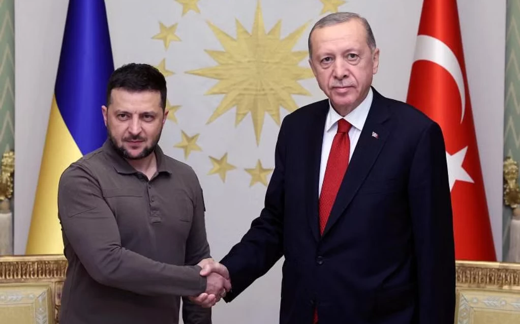 Zelensky meets Turkey's Erdogan to push NATO bid