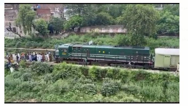 Train mishap averted as two coaches derail near Sialkot Gate in Gujranwala