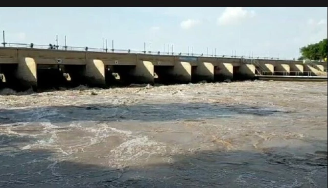 Administration on toes as flood threat issued for Punjab rivers