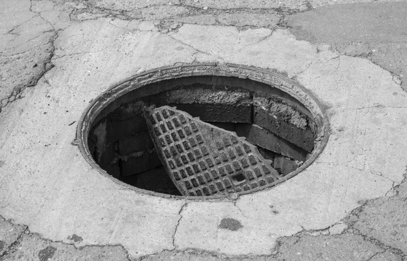 Lidless manhole claims lives of teen, father in Islamabad