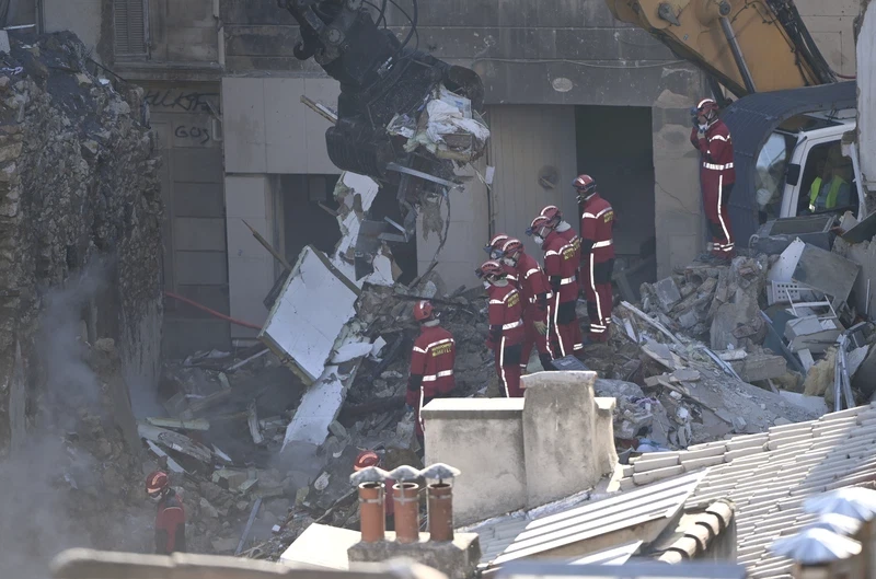 Three bodies found in Guinea building collapse