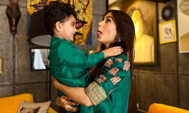 Iqra Aziz's adorable moments with son Kabir