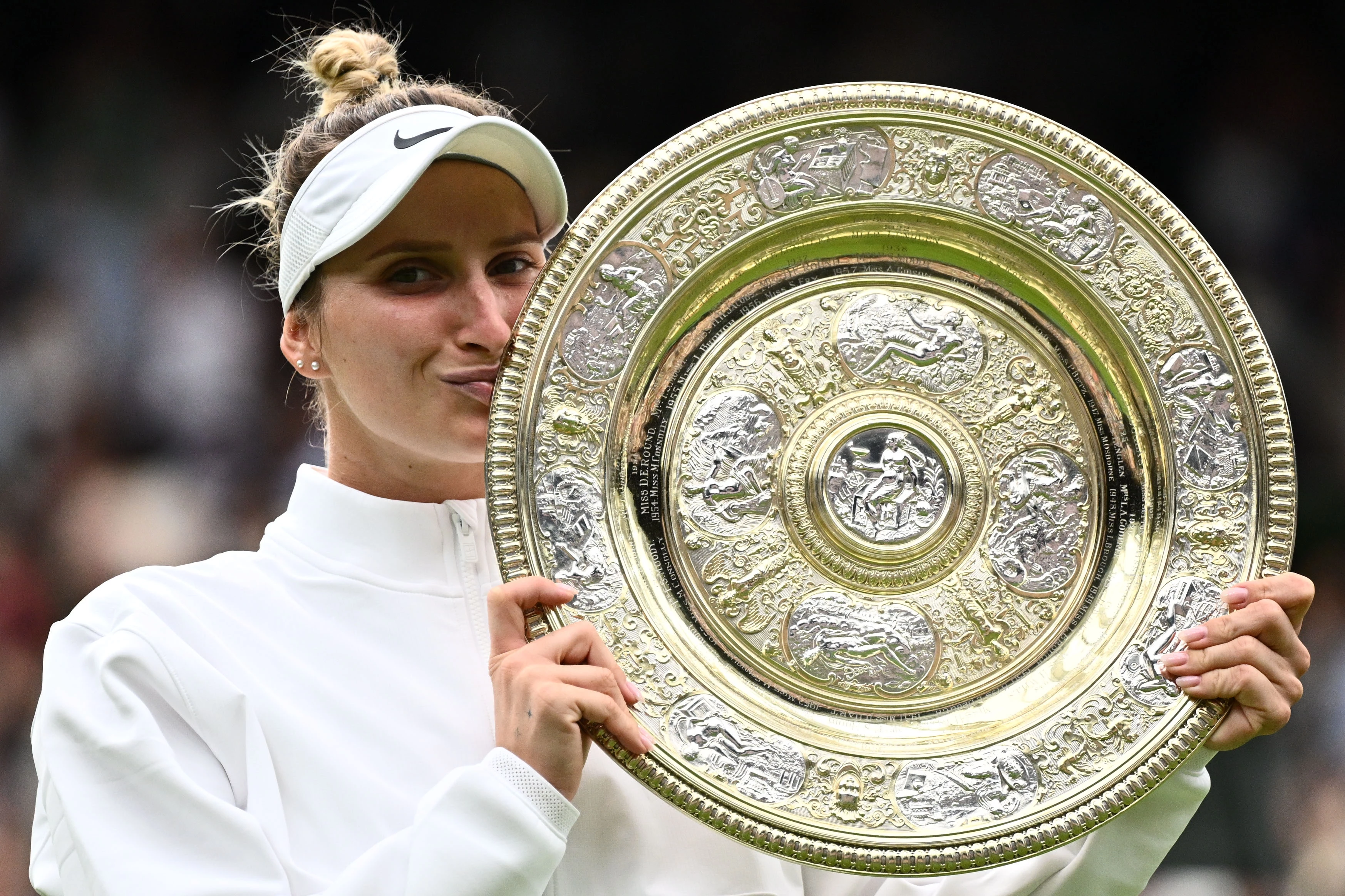 Unseeded Vondrousova stuns tearful Jabeur to win Wimbledon title