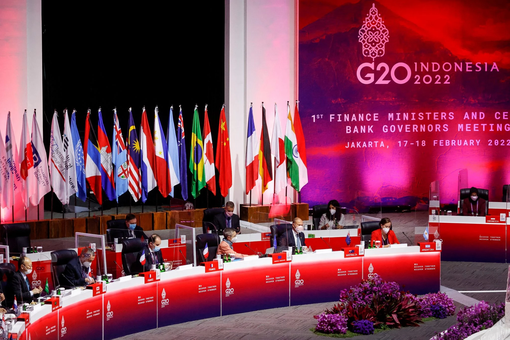 G20 finance and bank chiefs to tackle debt crisis