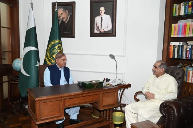 Minister briefs PM on reforms in railways