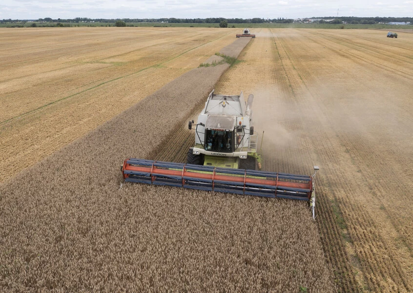 Ukraine grain deal in peril, fierce fighting in the east