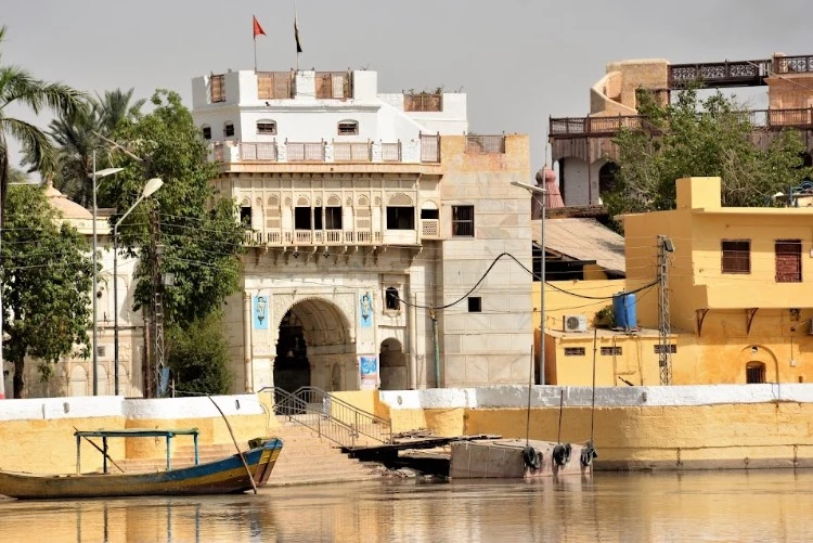 Hindu cops to protect temples in Sukkur and Larkana