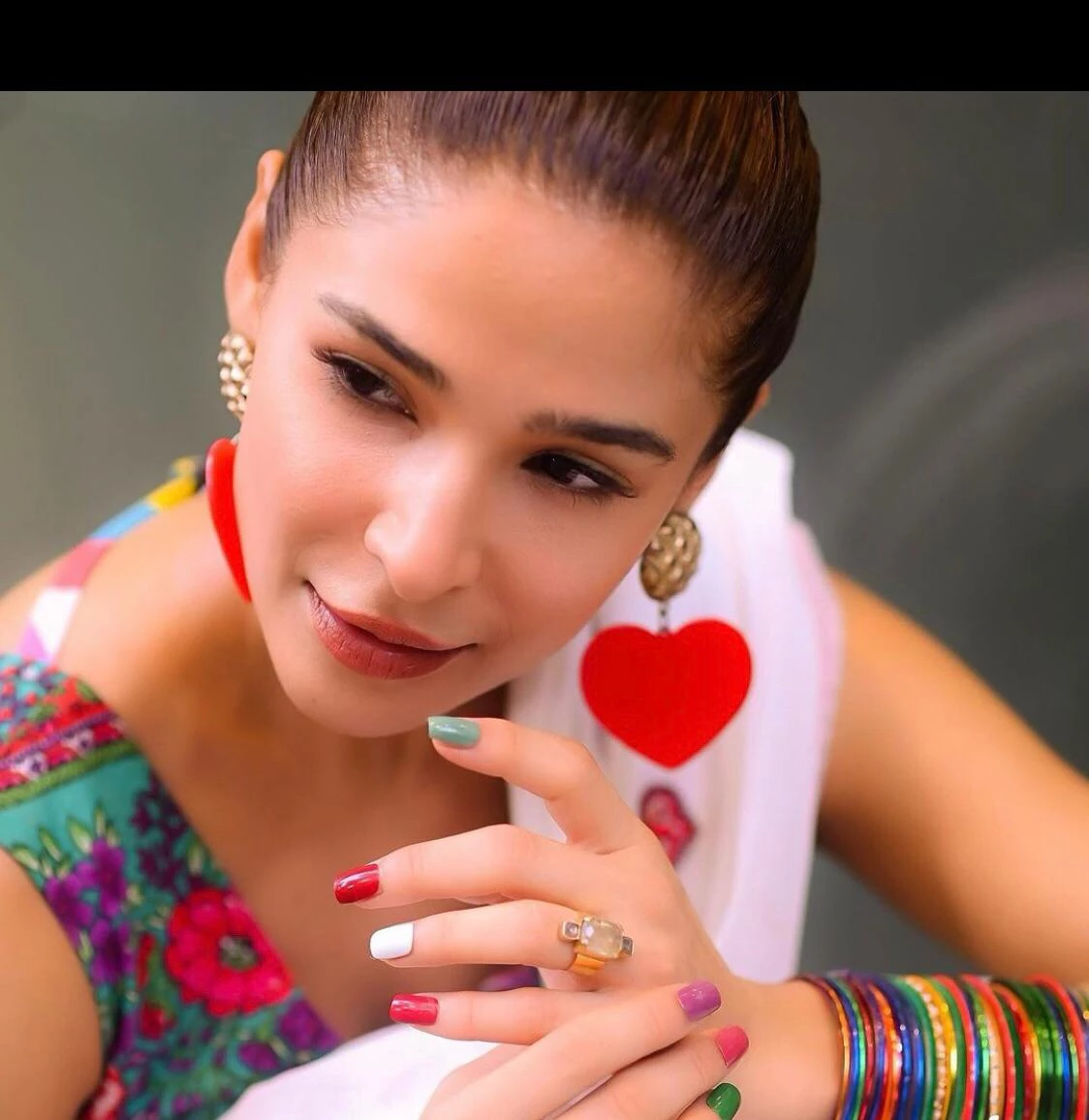 Ayesha Omar stunned at sharp tactics adopted by mango seller to attract customers