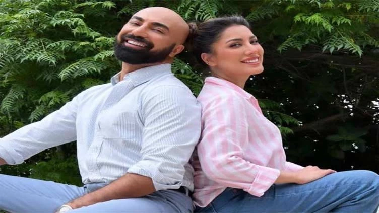 HSY shares ties with Mehwish Hayat