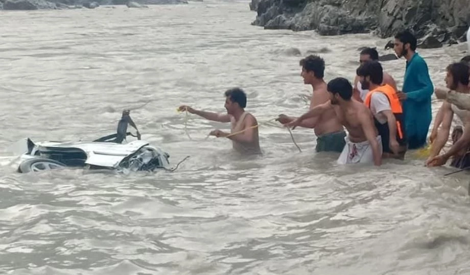 Six tourists die as their car plunges into Gilgit river