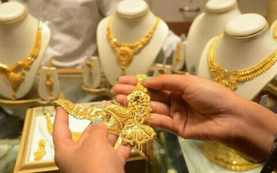 Gold prices suddenly fall in Pakistan