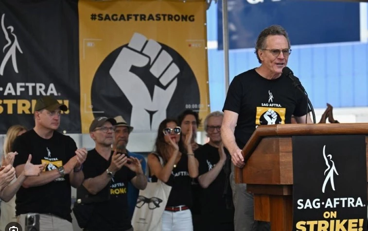 Hollywood heavyweights lead strike rally in Times Square