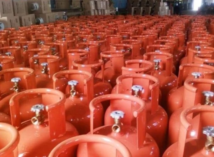 LPG price hiked unofficially by Rs10/kg