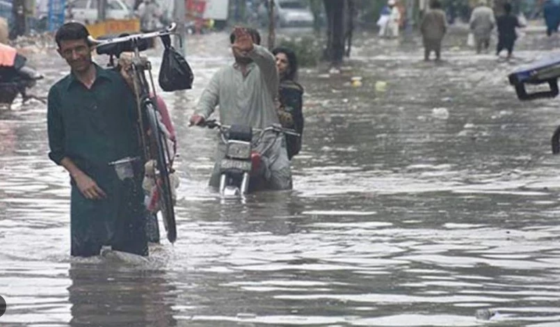 Water level in Punjab rivers still high as heavy rain buffets many cities