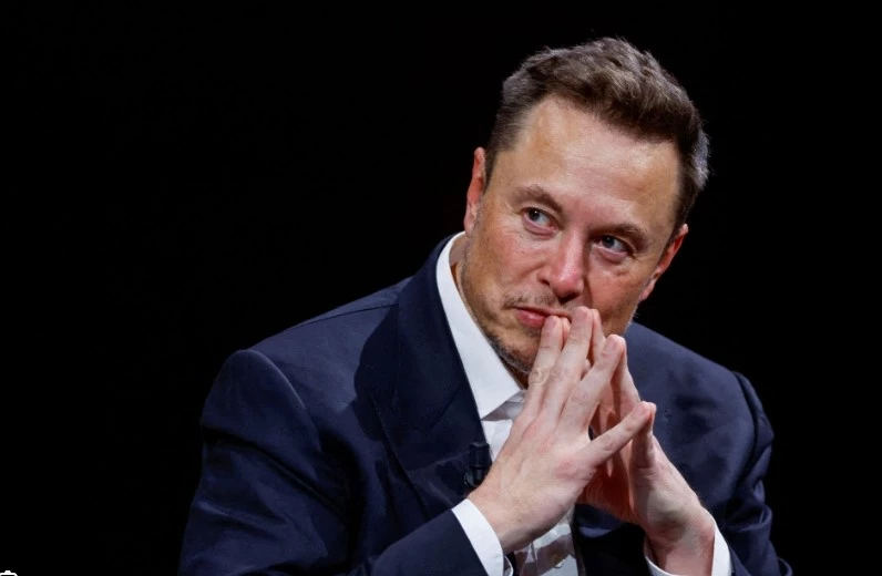 Former Twitter exec says a mercurial Musk rules by 'gut'