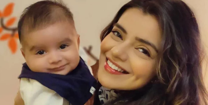 Srha Asgr’s mind-blowing parental skills have Pakistani mommies in awe